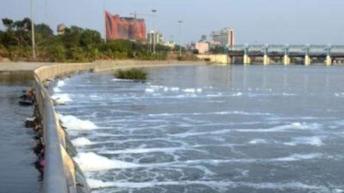 gomti river pollution 2500 crores spent river still unclean