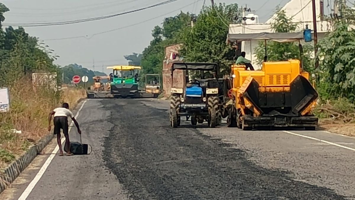 renovation of dilapidated kasganj highway begins relief will be provided soon good news for etah kasganj route passengers