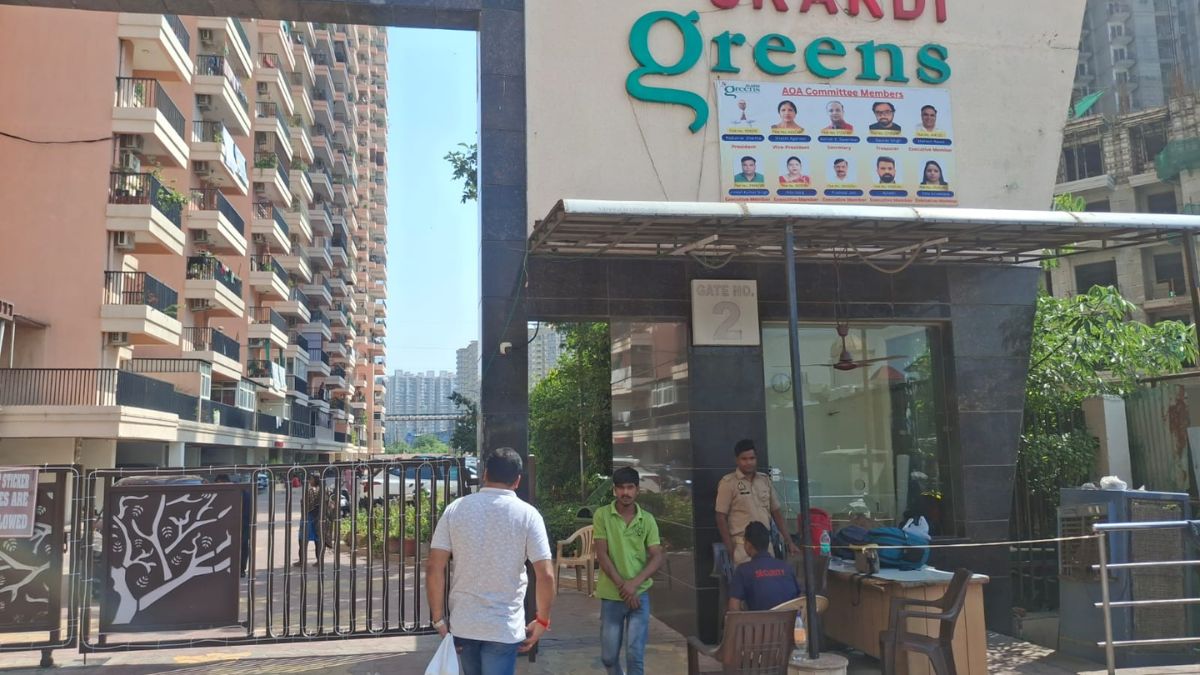 income tax raid on meat traders flat in ghaziabad