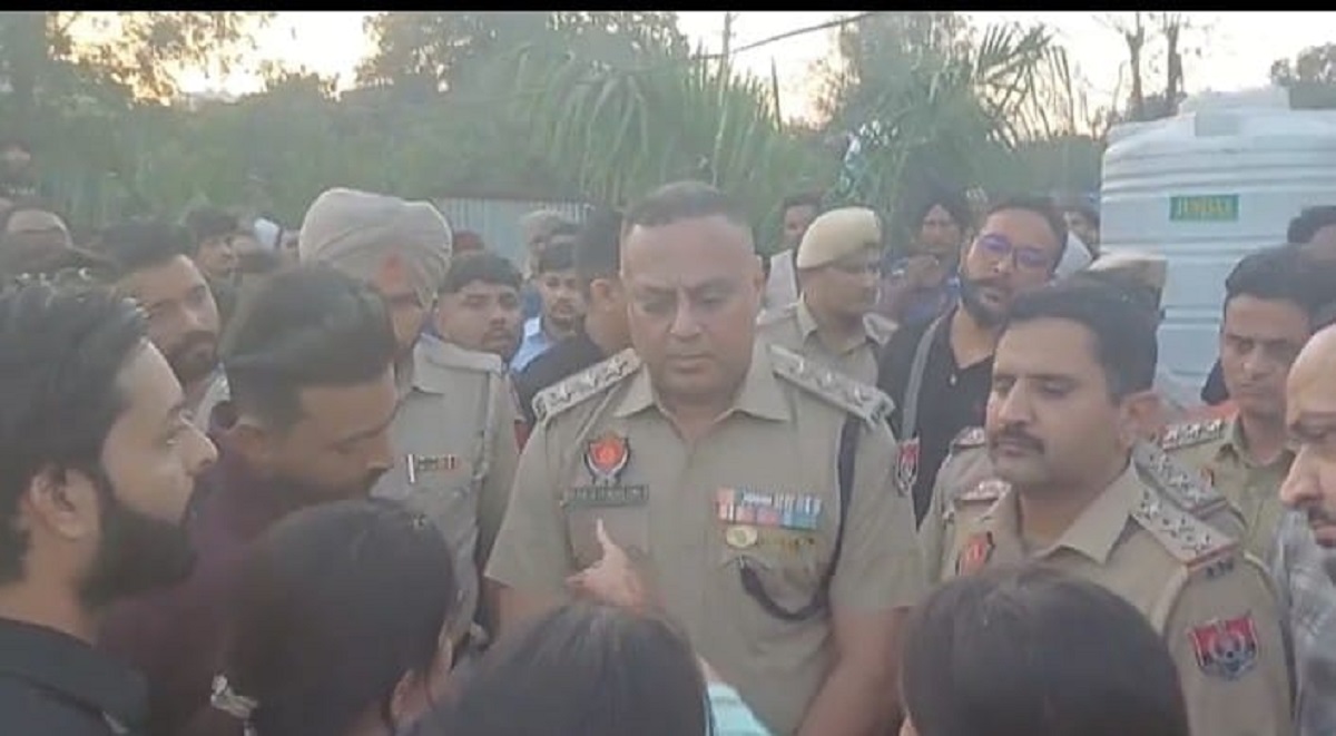 punjab cia staff brandishes revolver at gamblers one dead