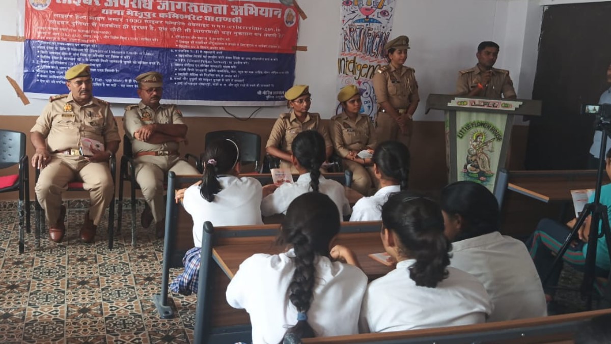 bhelupur police raised awareness about cyber crime and women safety