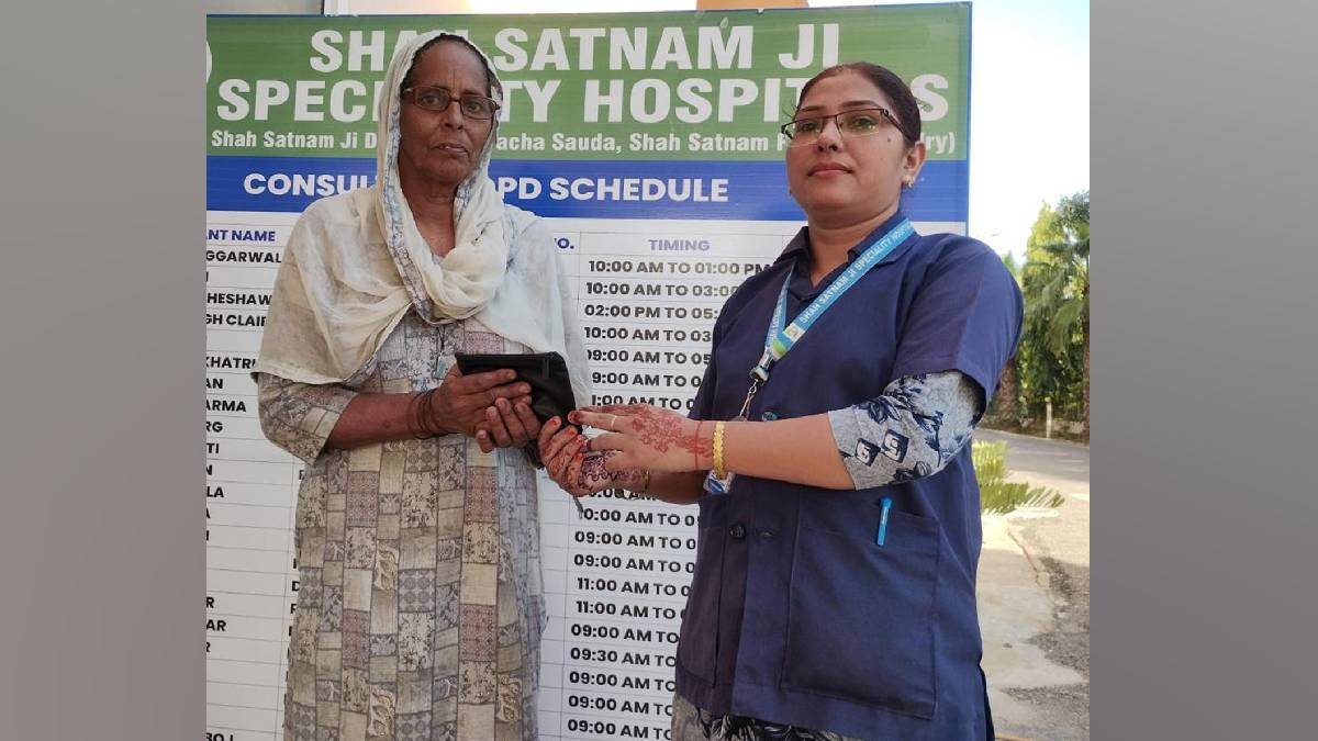 gda staff suman devi returns lost purse shows honesty