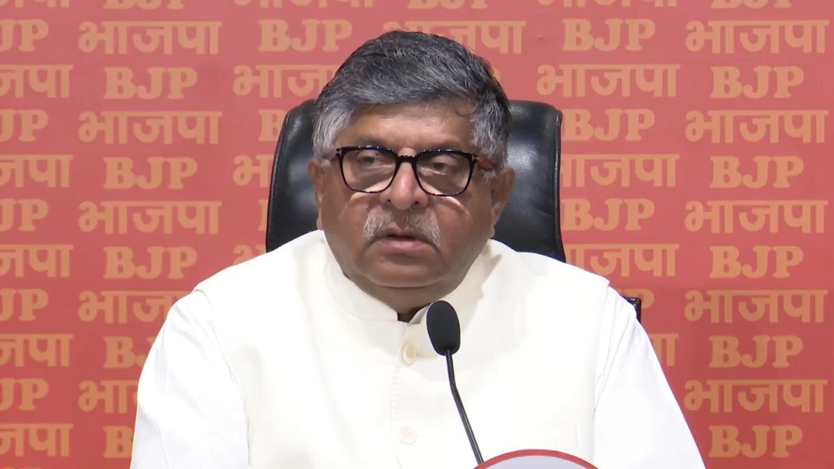 ravi shankar prasad slams lalu yadav family in irctc case