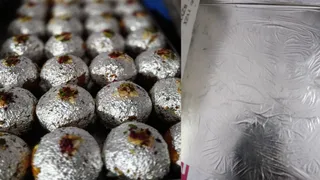 त्योहार में ग्राहकों को वाजिब कीमतों पर मिठाई मिल सके।