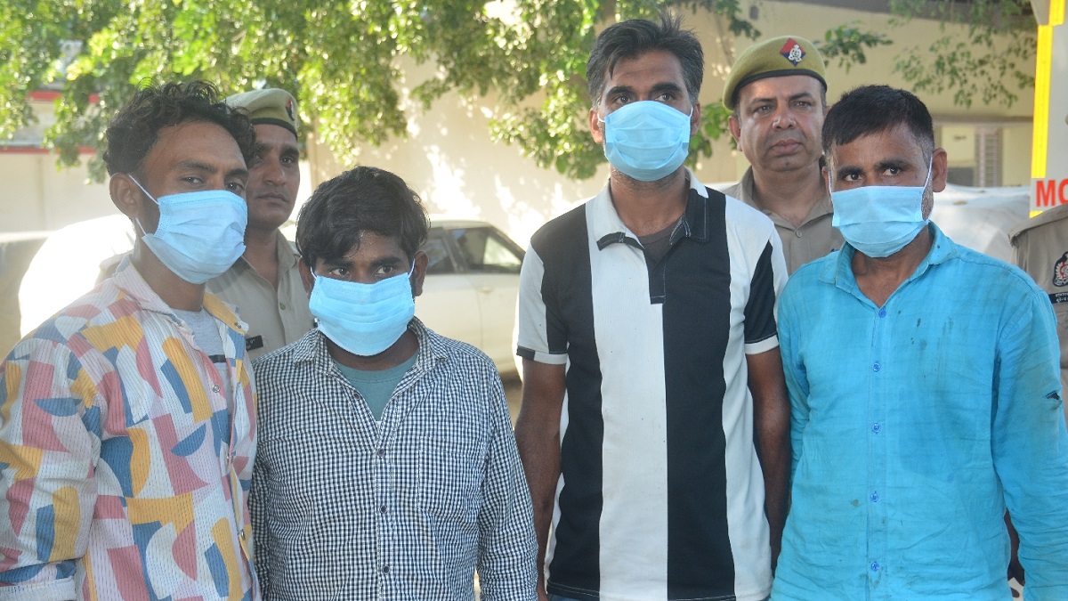 saharanpur news police arrested four members of vehicle theft gang and two women involved in chain snatching
