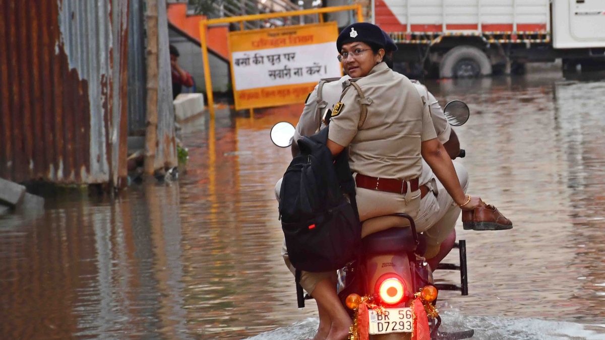 bihar news water level of budhi gandak in muzaffarpur increasing every day