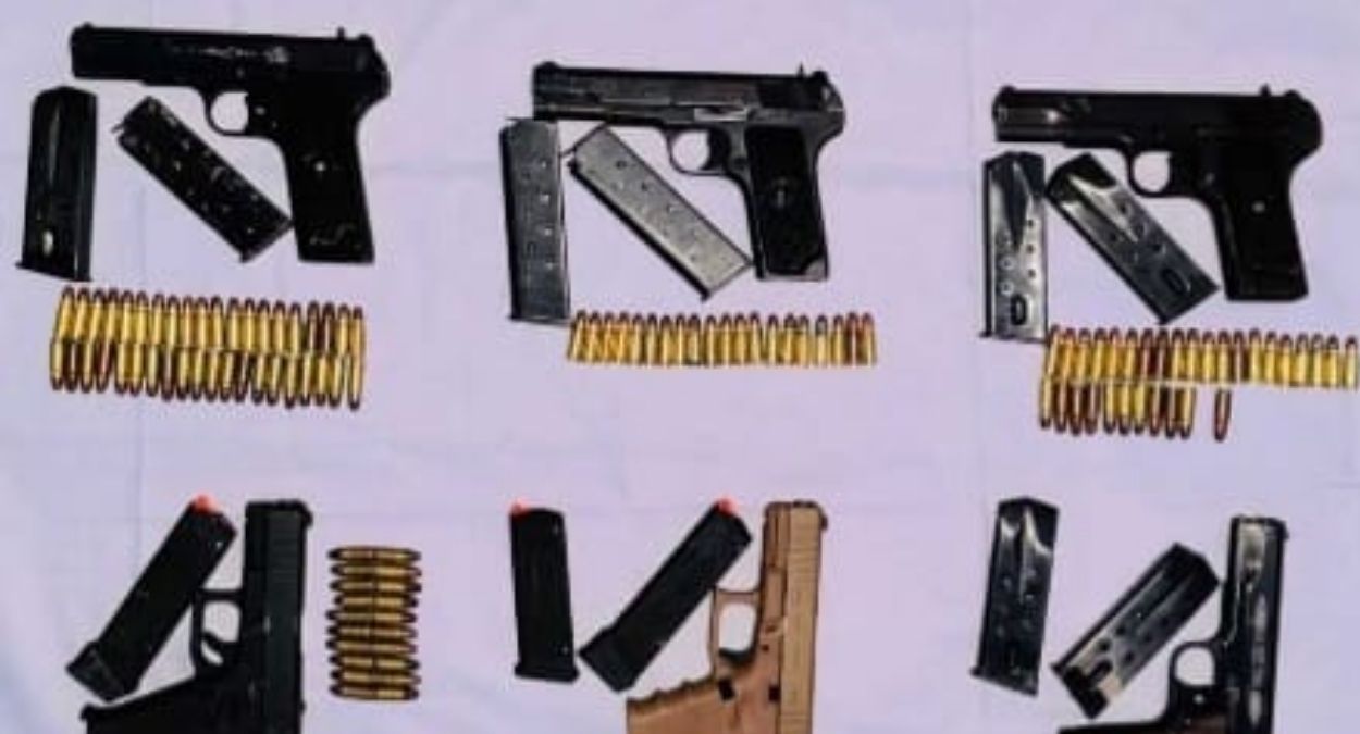 amritsar police arrests smuggler with six pistols