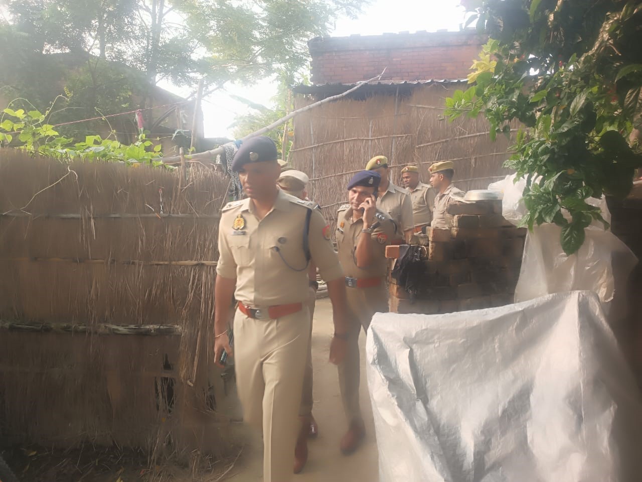 deoria murder case manisha closeness with accused mobile holds key