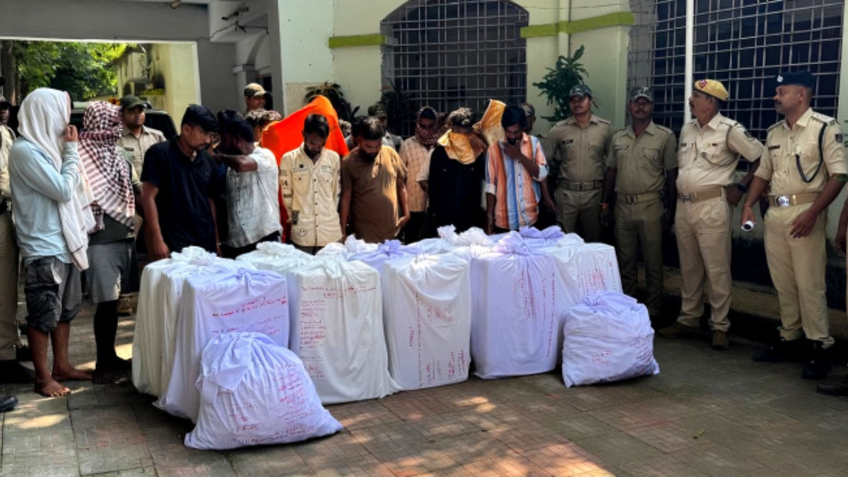 odisha 20 arrested with 5100 cough syrup bottles vehicle seized