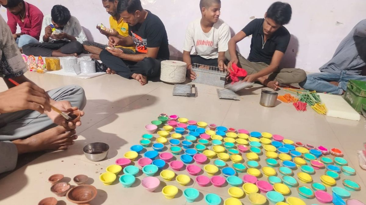 prison inmates crafting diyas and lakshmiganesh idols showcasing talent behind bars