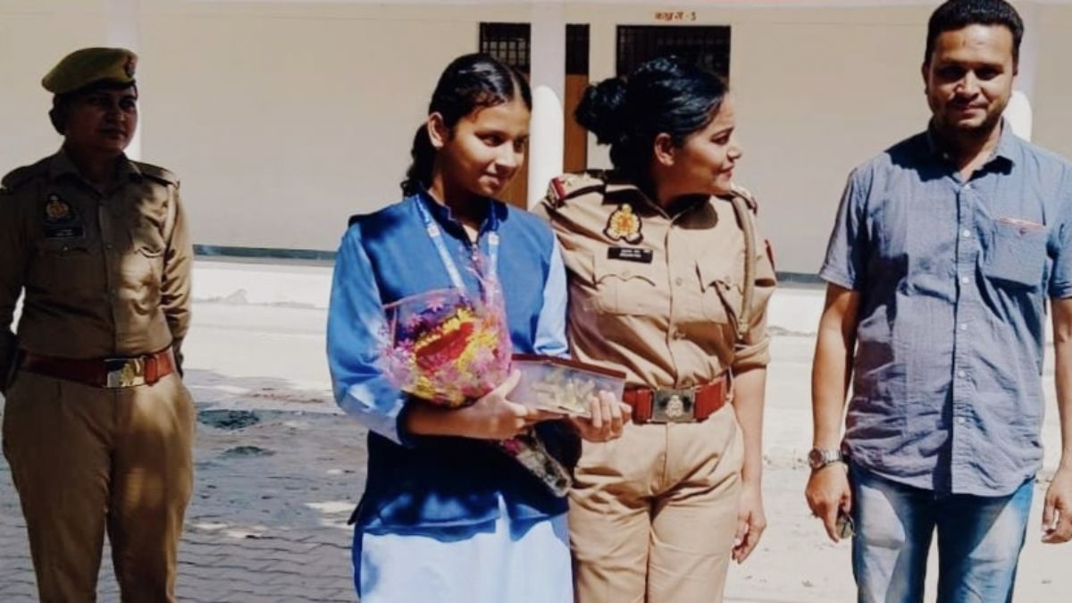 student becomes oneday police station incharge under mission shakti