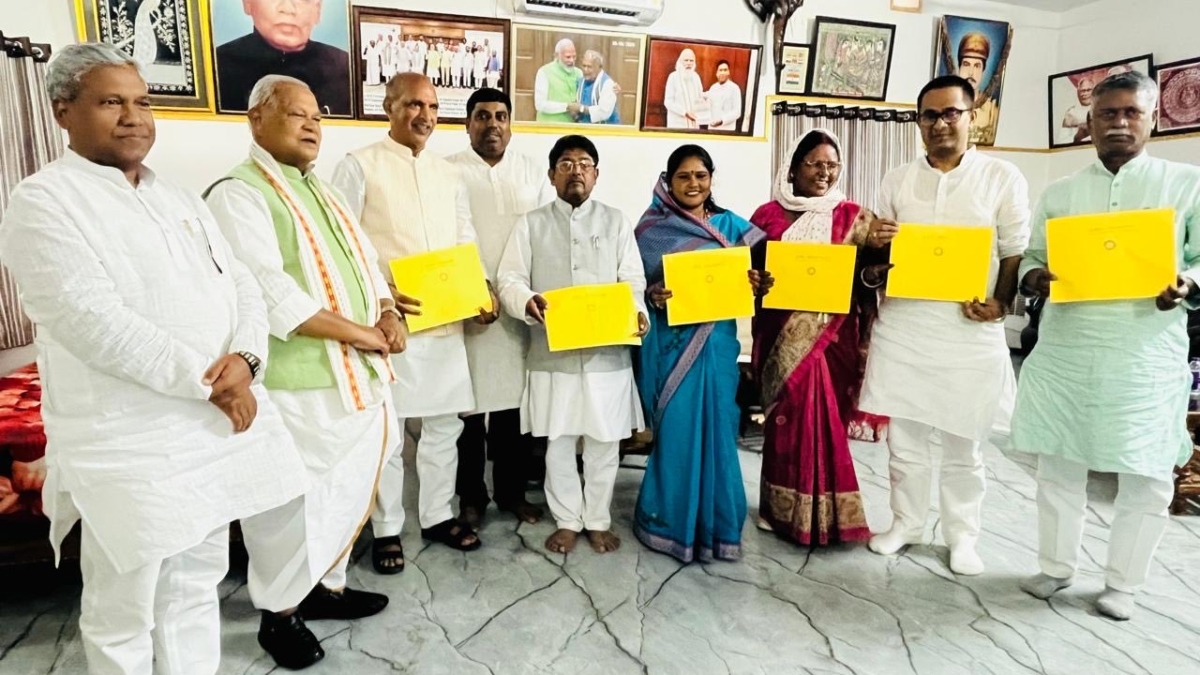 bihar elections 2025 ham announces candidates manjhis daughterinlaw to contest