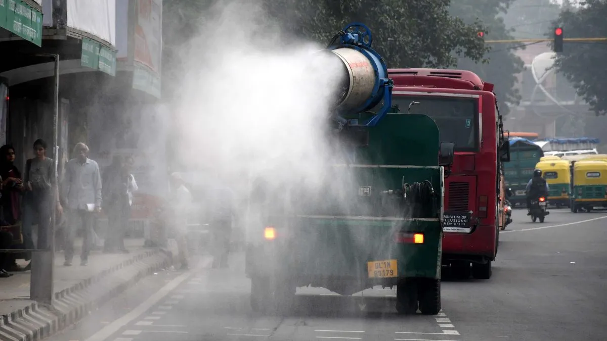 https://www.jagranimages.com/images/2025/10/14/article/image/Pollution-(3)-1760463648496.jpg