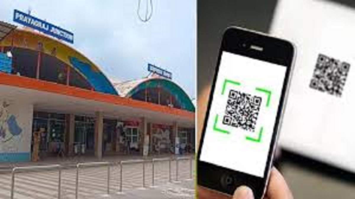 prayagraj division of railway offers qr code payment for train tickets