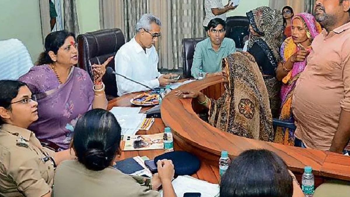 वैष्णो देवी भूस्खलन में पैर कटा तो पत्नी को घर से निकाला, मुआवजा राशि हड़पी... महिला आयोग की अध्यक्ष को बताई पीड़ा
