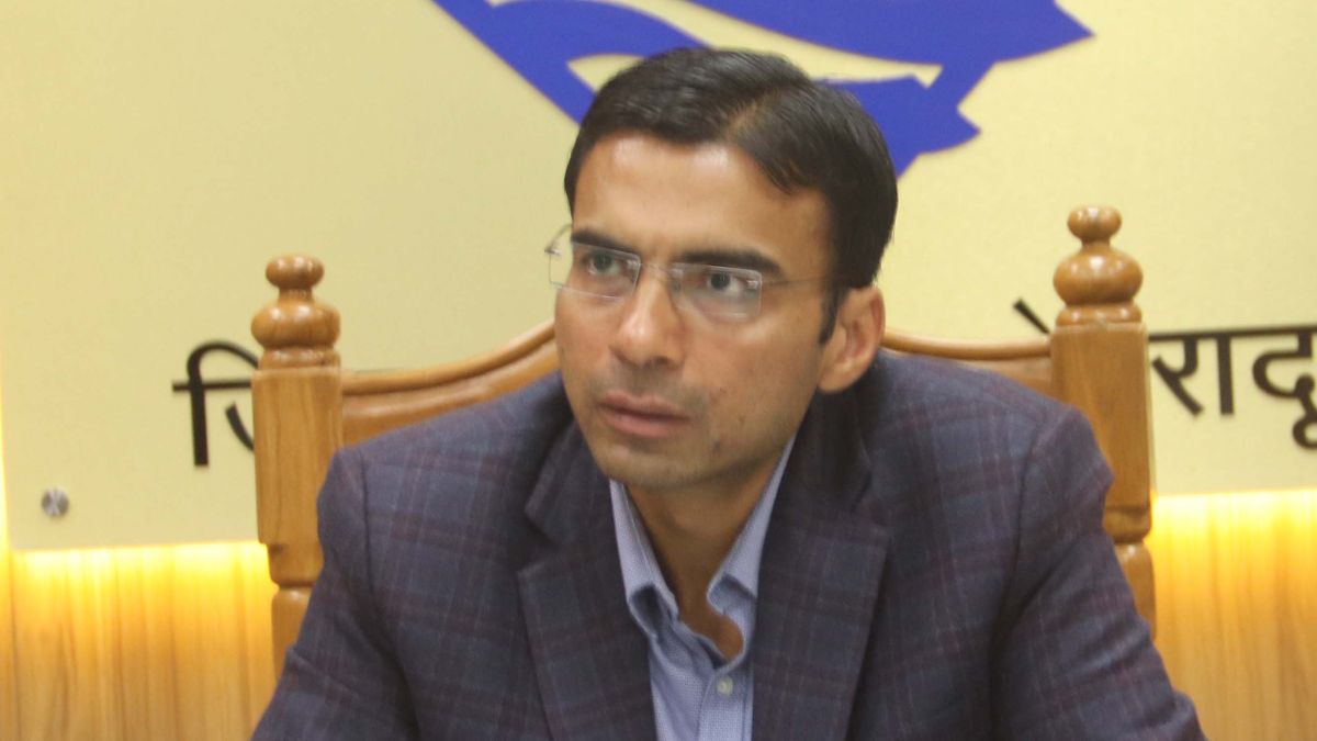 dm savin bansal slaps goonda act on son who beats elderly mother