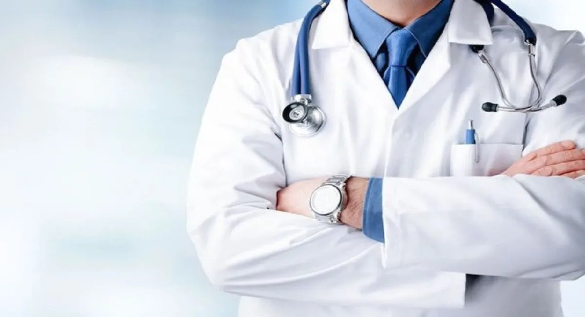 https://www.jagranimages.com/images/2025/10/14/article/image/doctors-1760419820444.jpg