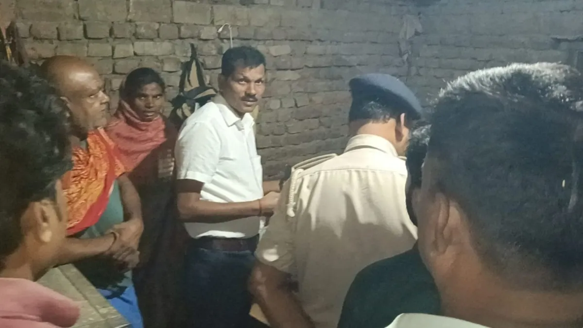 पत्नी ने खाते से पैसा निकालने से किया इनकार, फांसी लगाकर पति ने दी जान
