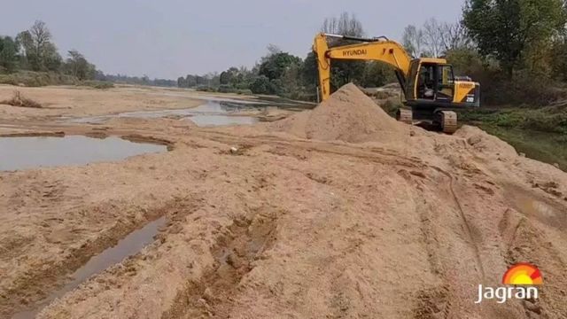 मुरादाबाद में अवैध खनन माफियाओं पर एसडीएम की बड़ी कार्रवाई, पुलिस आरोपियों की कर रही तलाश
