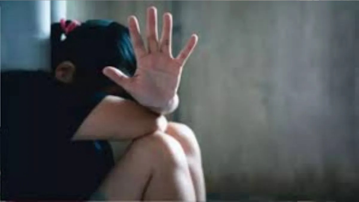 jaunpur accused of molestation and threats arrested crime news