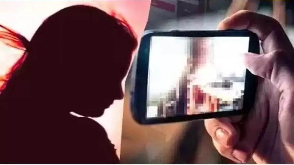 obscene video of girl made by friend 4 years ago reached father after viral