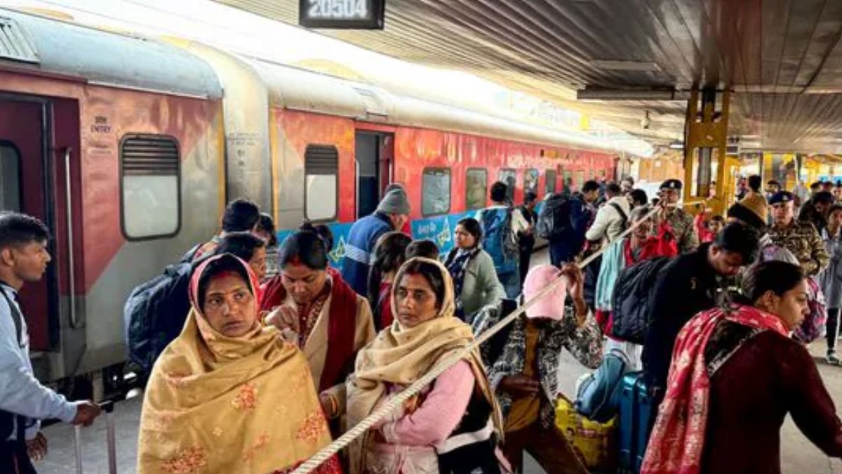 new delhi railway station holding area for diwali chhath passengers