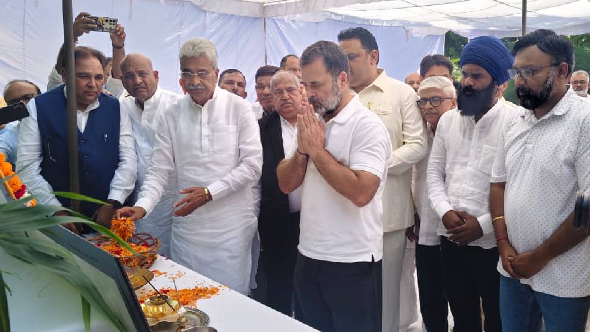 rahul gandhi meets ips pooran kumar family raises backward class concern