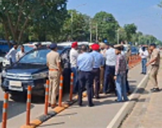 chandigarh and punjab police clash officers draw pistols