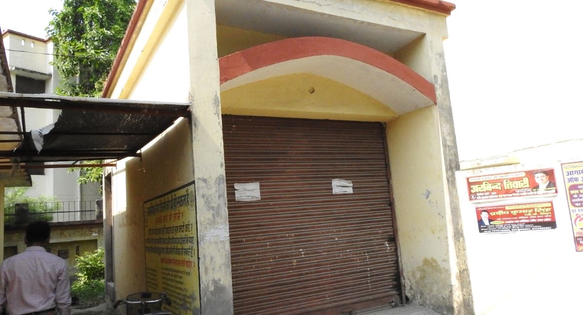 ration distribution disrupted in up district due to locked atms