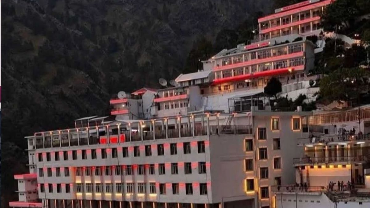 cool breeze devotees are making pilgrimage maa vaishno devi and are taking advantage of these facilities