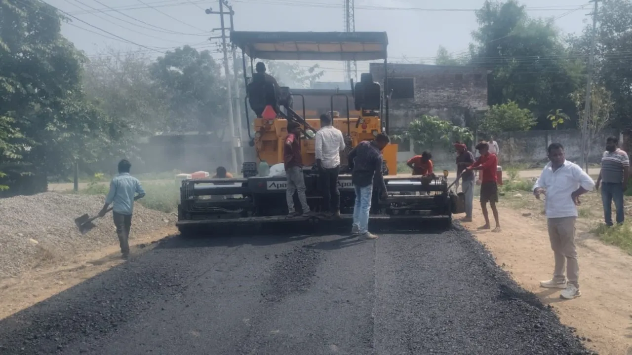 यूपी के इस जिले में दो करोड़ 26 लाख की लागत से बनाई जा रहीं 15 सड़कें, काम भी हो गया शुरू
