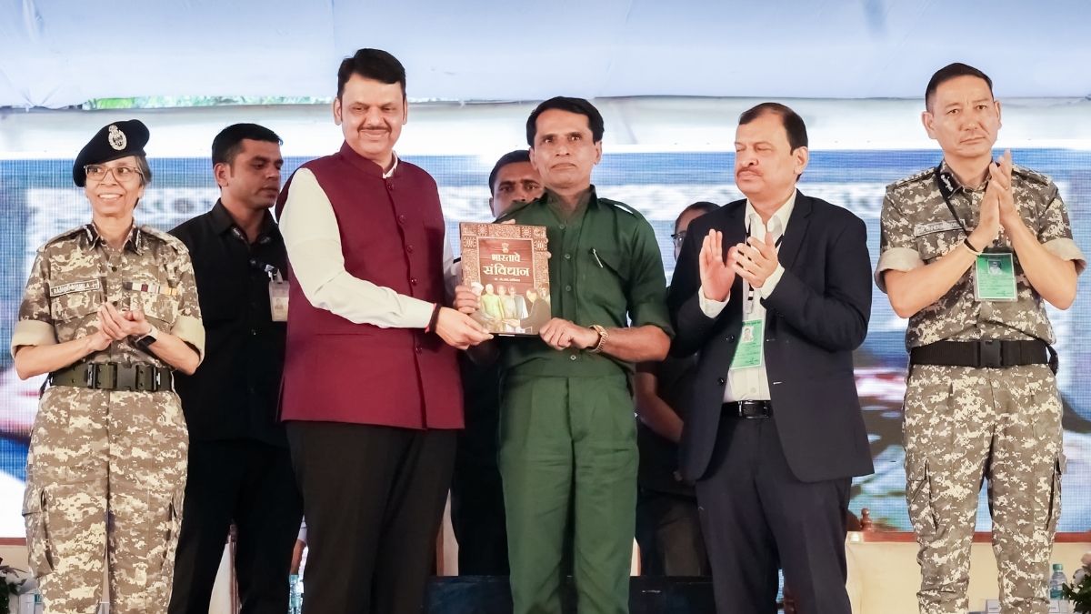 maharashtra naxal movement cm fadnavis on bhupati surrender