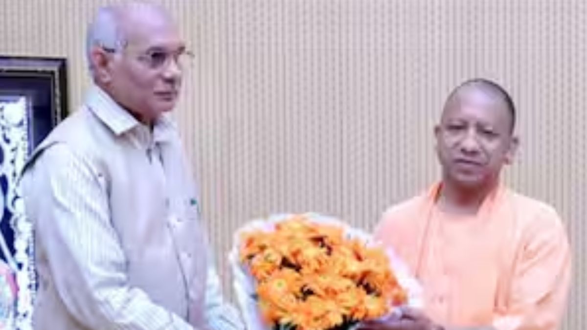 minister dharampal singh presented one lakh 51 thousand gaudeep to cm yogi adityanath