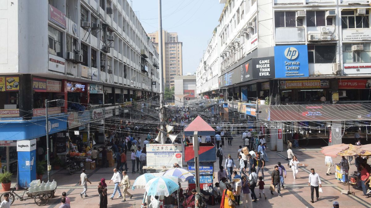 water crisis grips nehru place businesses struggle amidst shortage