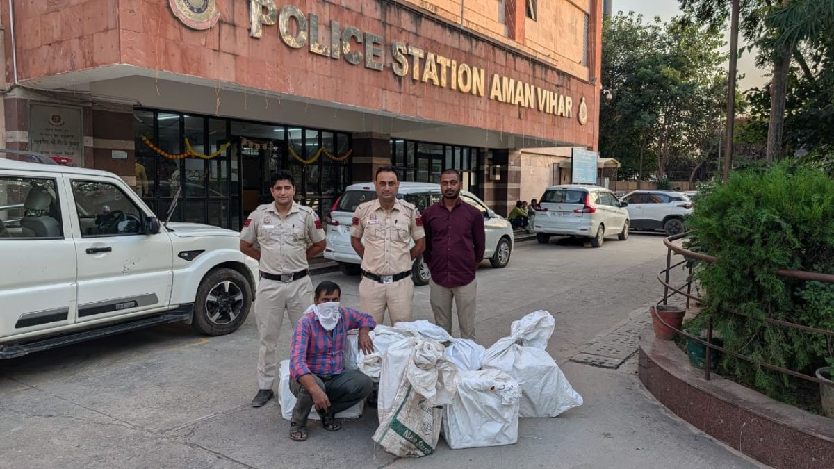 delhi police arrests supplier with 67 kg illegal firecrackers
