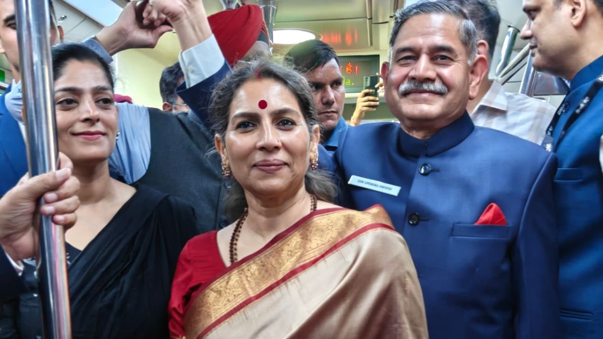 32 nations military delegation rides delhi metro with army chief