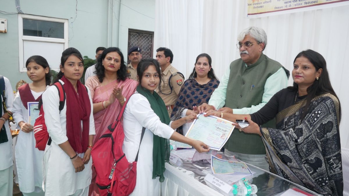 pink rojgar mela 150 students get jobs in firozabad
