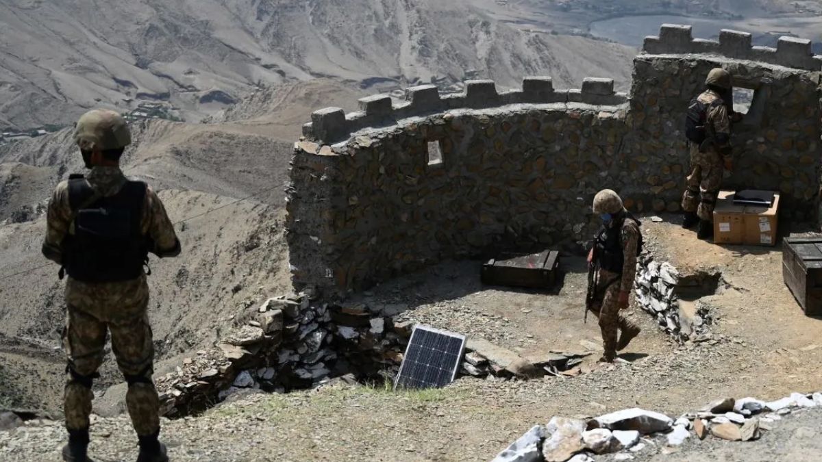 pakistanafghanistan border clash afghan posts heavily damaged