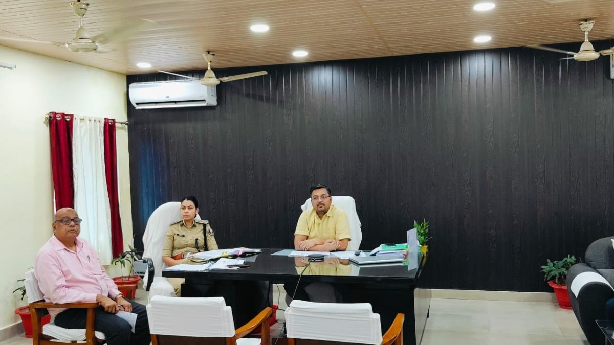 bihar elections 2025 tight security at border areas review meeting held