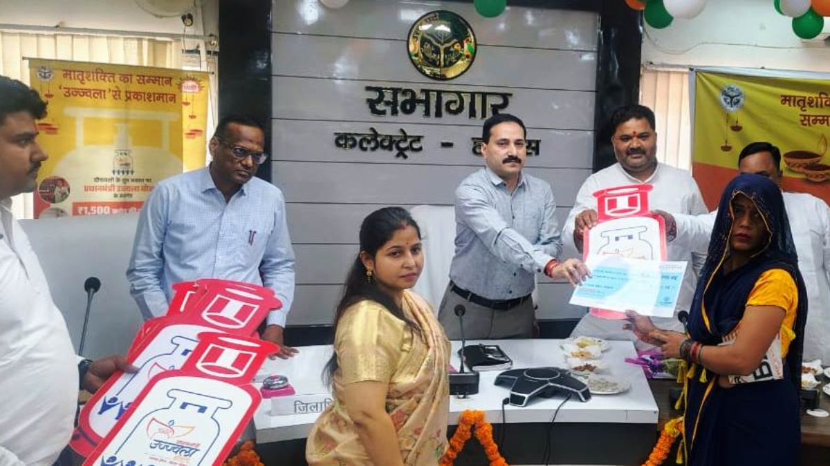 ujjwala yojana subsidy brings smiles to women 100 families receive checks