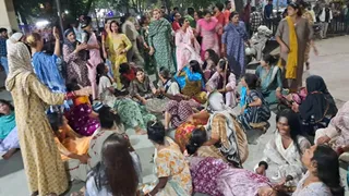 इंदौर में किन्नरों का हंगामा, हाजी से परेशान हिंदू किन्नरों ने एसिड पीकर जान देने की कोशिश की (फोटो- जेएनएन)
