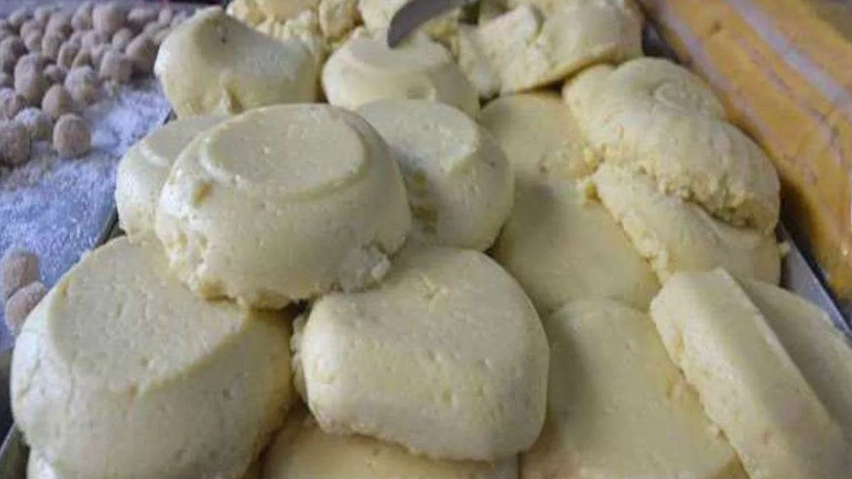 fake khoya busted in lucknow adulterated sweets warning