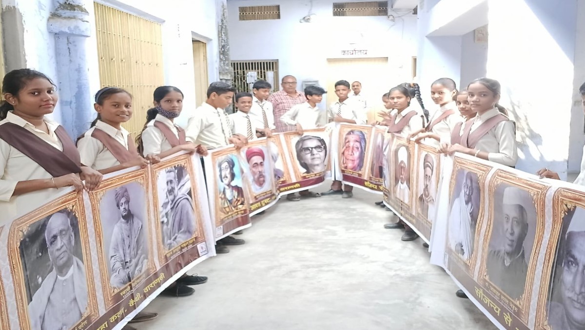 social organization asha trust installed pictures of 50 great personalities in 12 schools