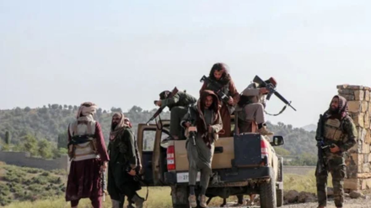 afghanistanpakistan border clash taliban seizes tanks claims casualties