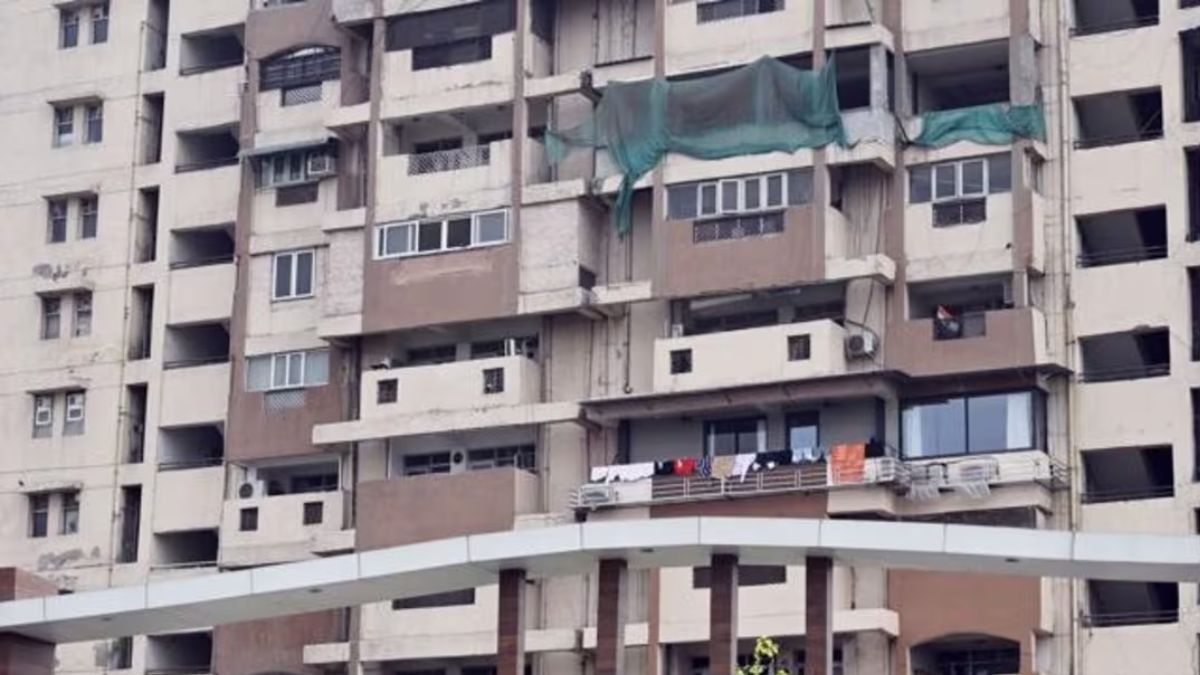 signature view apartment eviction delhi high court denies relief
