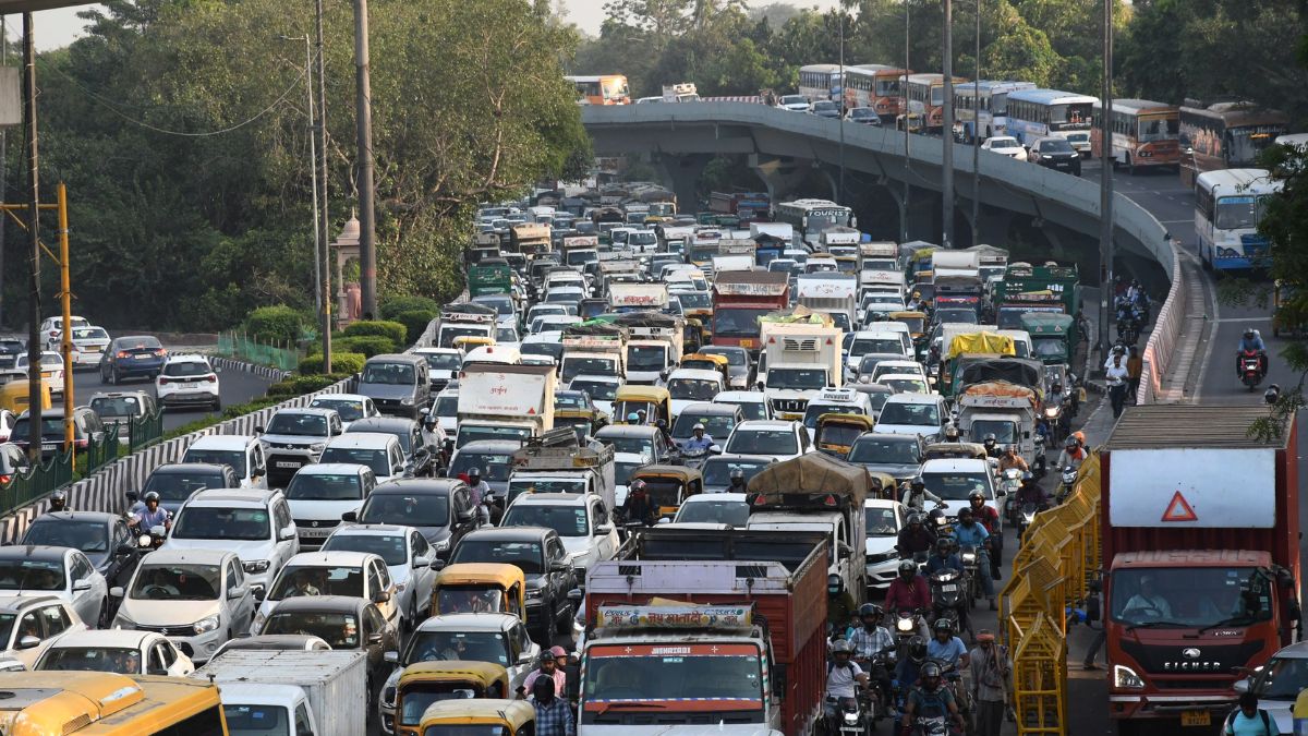 delhi traffic jam prediwali congestion causes delays