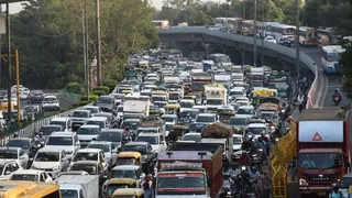 कई जगहों पर ट्रैफिक पुलिस के जवान रहे नदारद।