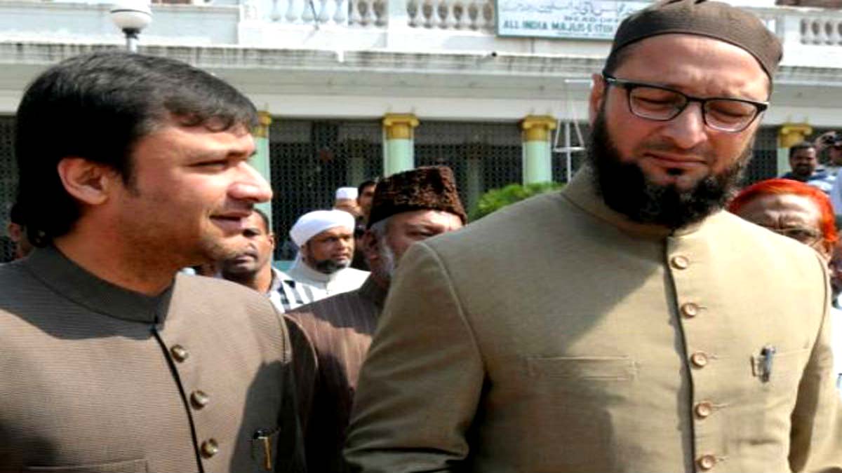 bihar election 2025 aimim chief asaduddin owaisi younger brother akbaruddin owaisi appeared in kishanganj court who defame pm narendra modi