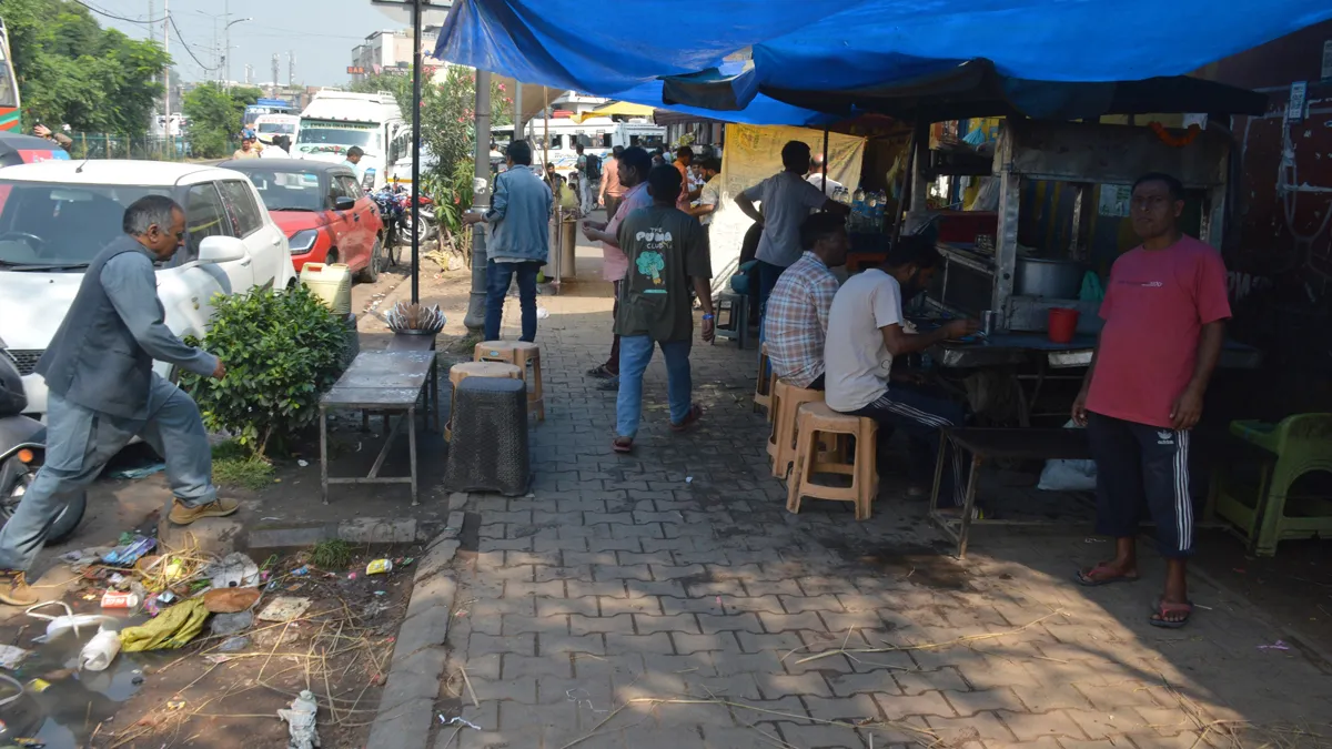 जम्मू बीसी रोड की दुर्दशा; अतिक्रमण और अवैध पार्किंग की समस्या से जूझ रहा शहर का व्यस्त मार्ग