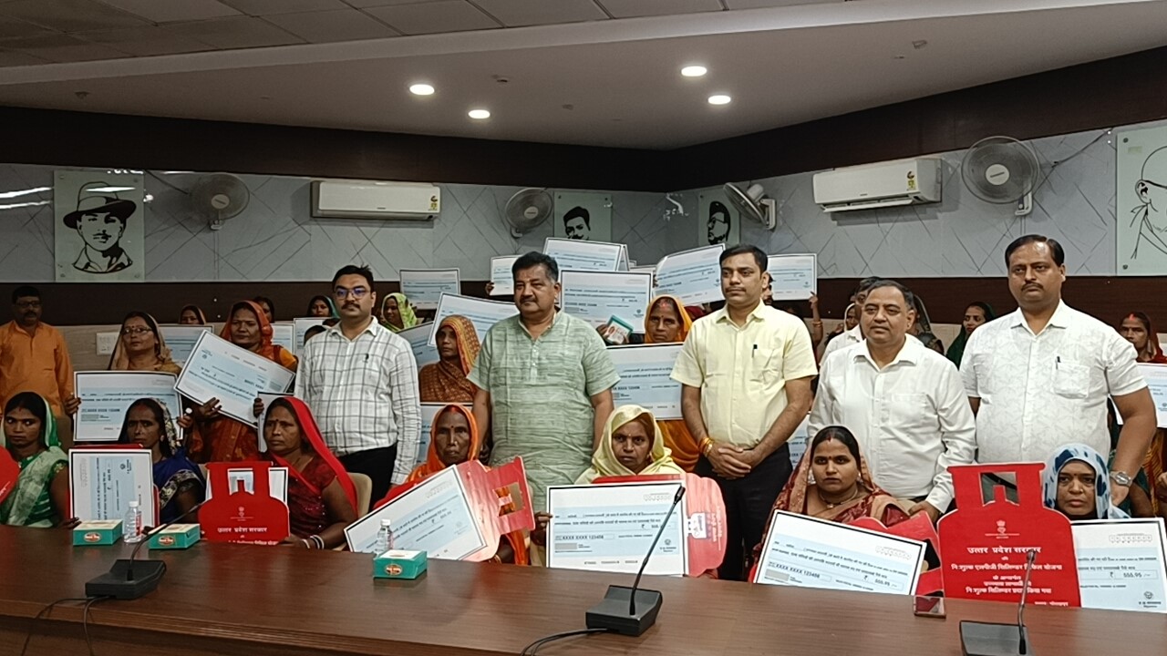 ujjwala yojana diwali gift 1830 for free lpg refills